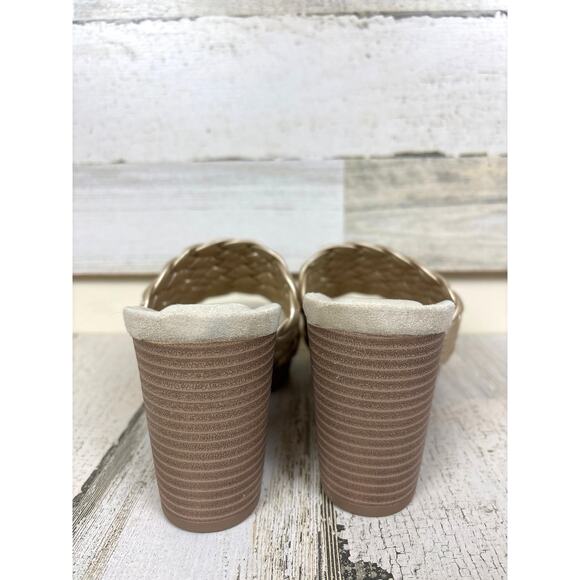 Pierre Dumas Women’s 6.5 Morgen Gold Vegan Leather Slip On Heeled Sandal NWT - Picture 4 of 8